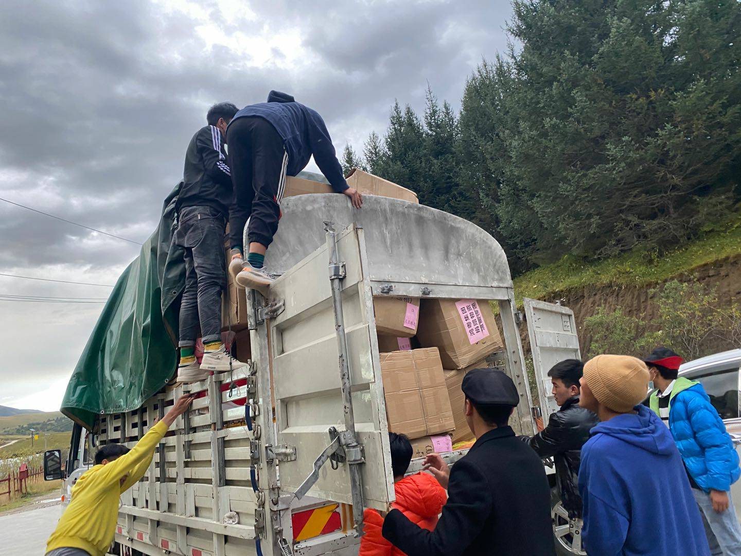 开云手机入口官网-开云online(中国)公益回顾丨家国同欢月同圆 温暖满载甘孜州(图5)
