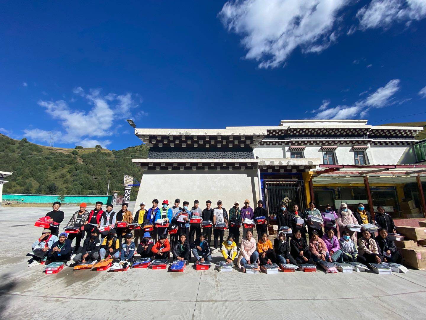 开云手机入口官网-开云online(中国)公益回顾丨家国同欢月同圆 温暖满载甘孜州(图8)